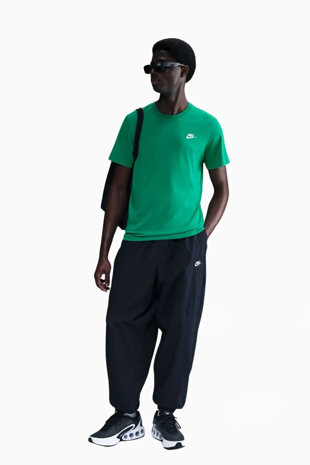 Футболка Nike Sportswear Club - зеленый