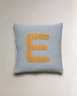 ZARA HOME ДЕТСКАЯ ПОДУШКА С ВЫШИВКОЙ В ВИДЕ БУКВЫ "E", СИНИЙ