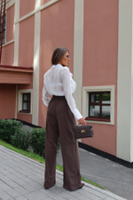 Брюки прямого кроя с защипами