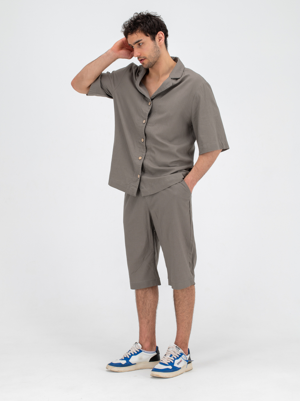 Костюм льняной с шортами. Хаки