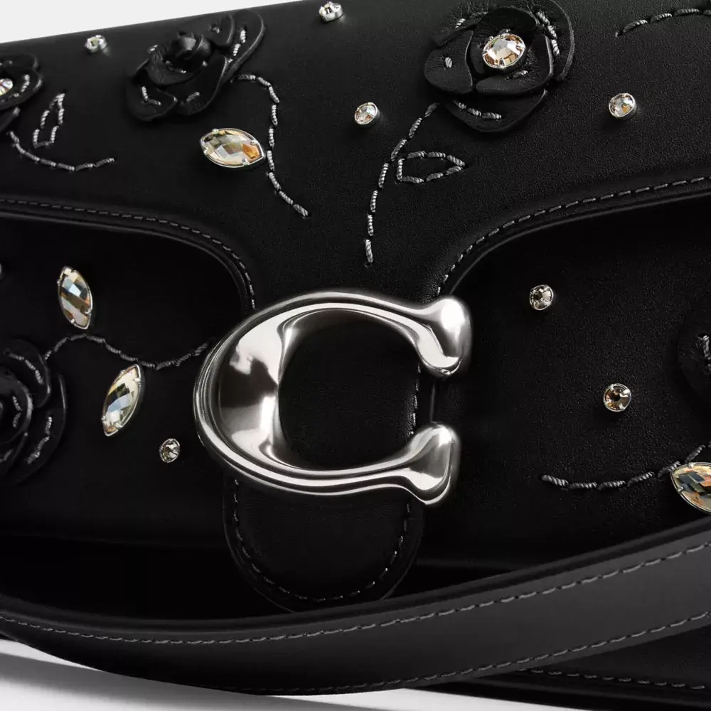 COACH СУМКА ЧЕРЕЗ ПЛЕЧО TABBY С ОТДЕЛКОЙ ИЗ КРИСТАЛЛОВ, ЧЕРНЫЙ