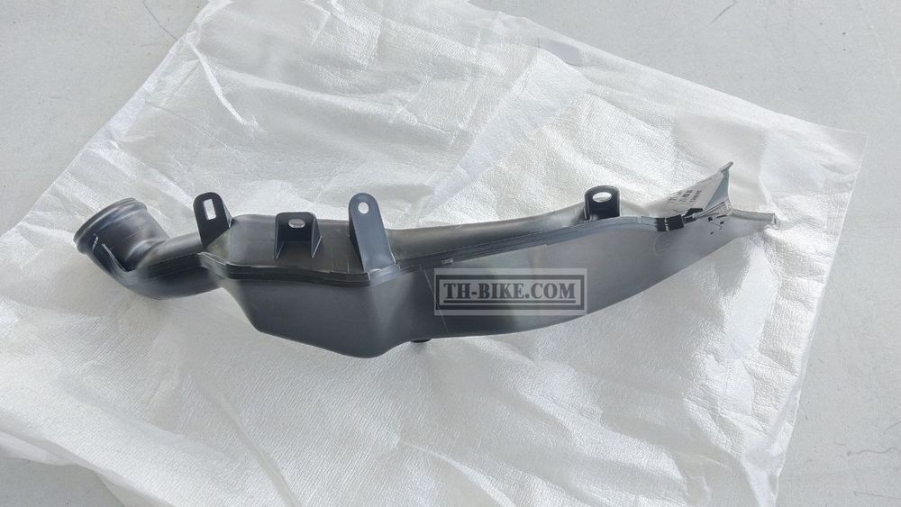 17243-MKN-D10. DUCT, R. AIR CLEANER. HONDA