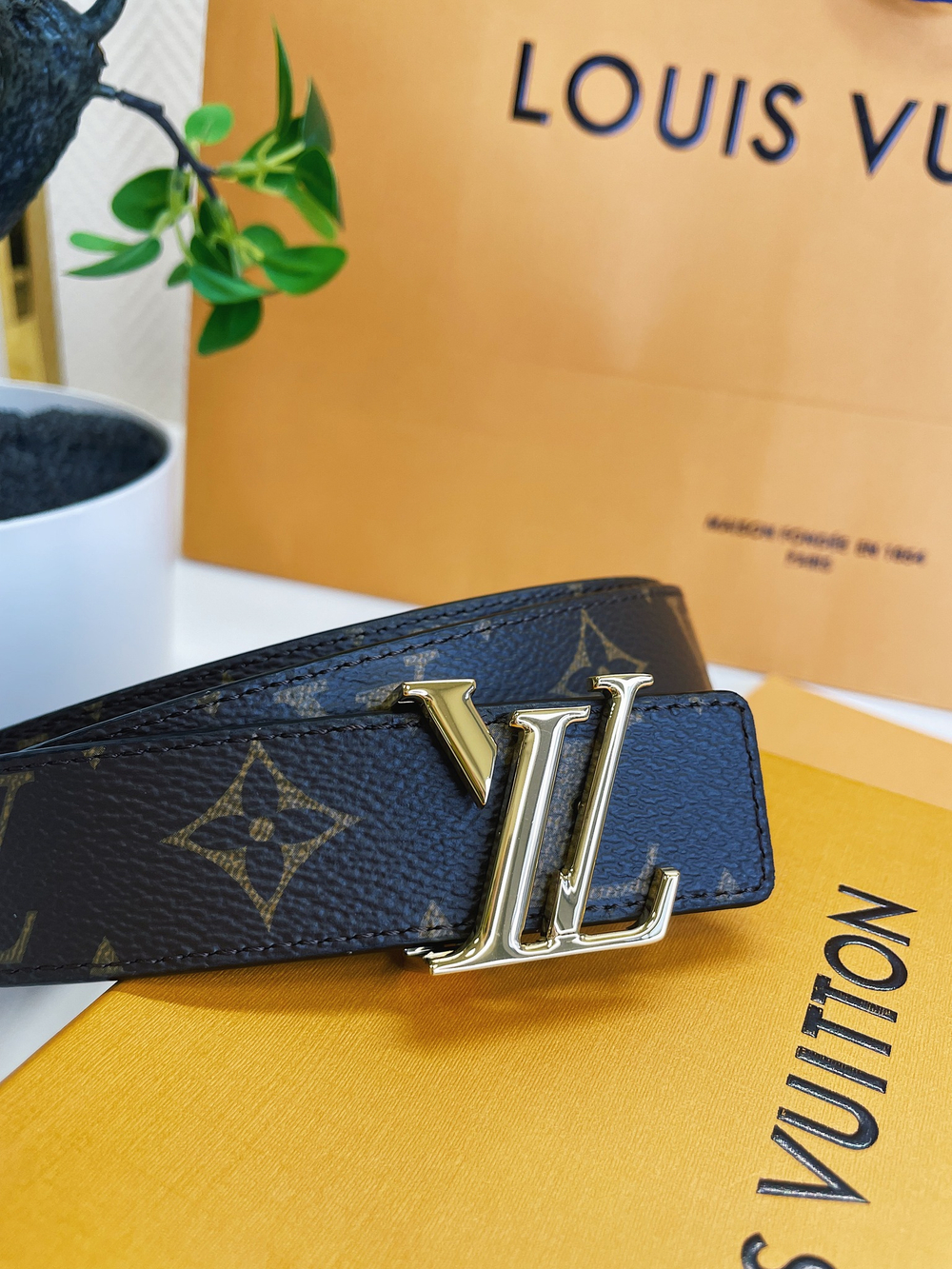 Louis Vuitton Двухсторонний кожаный ремень
