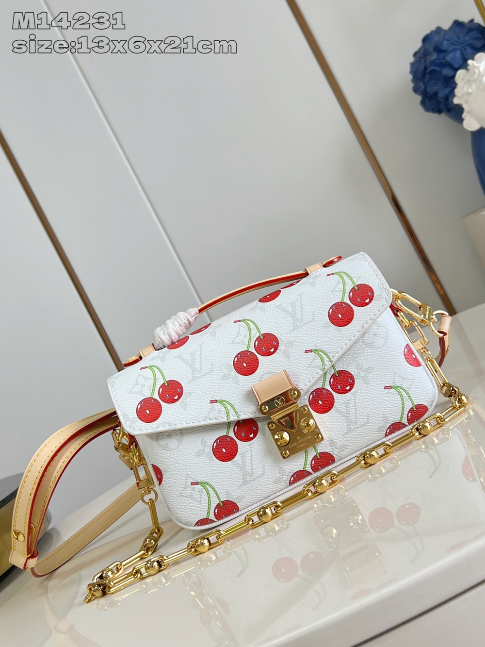 Louis Vuitton Pochette Metis East West