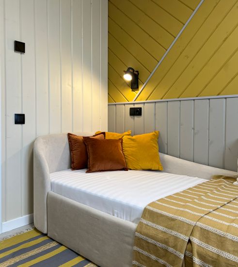 Диван-кровать KIDI Soft с низким изножьем 90*200 см R антивандальная ткань (бежевый)