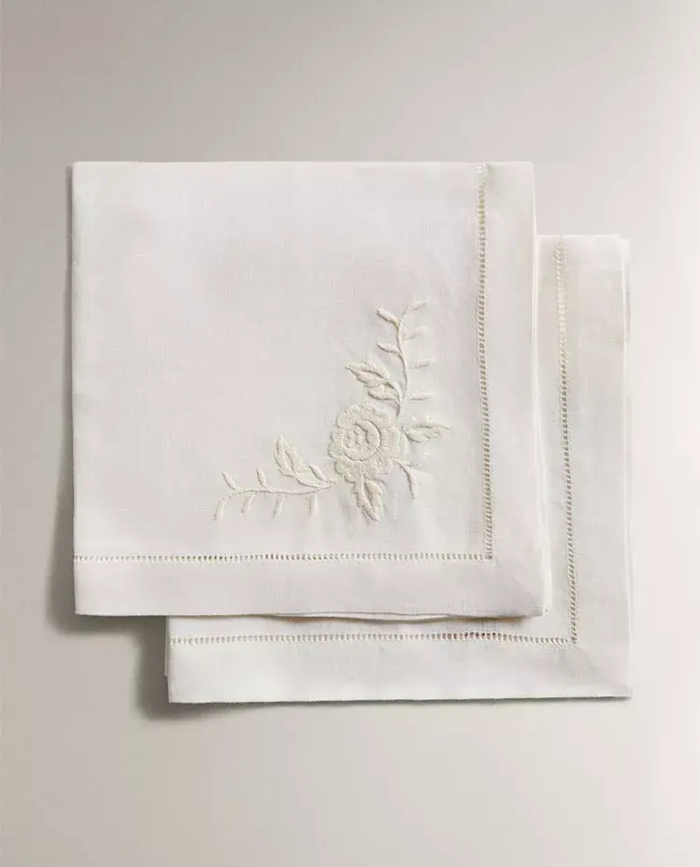ZARA HOME САЛФЕТКИ С ВЫШИВКОЙ ( 2 ШТ.), КЭКРЮ