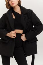 Куртка-пиджак на поясе черного цвета