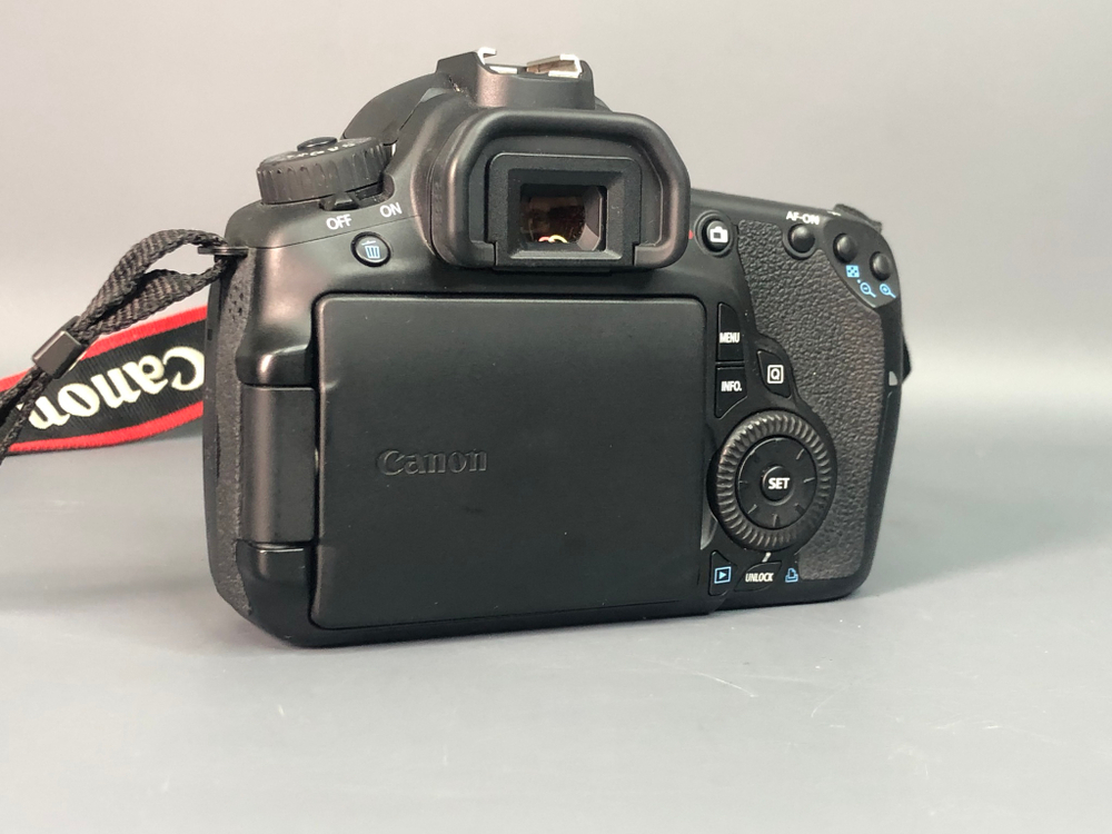 Canon EOS 60D Kit EF-S 18-55mm f/3.5-5.6 IS II