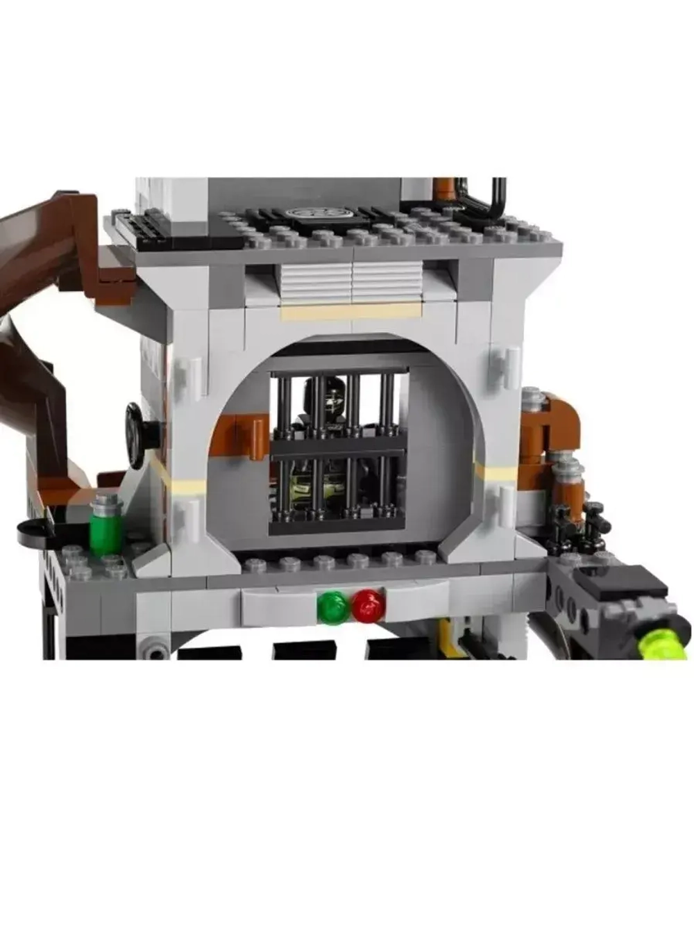 Конструктор Вторжение в логово черепашек 890 деталей