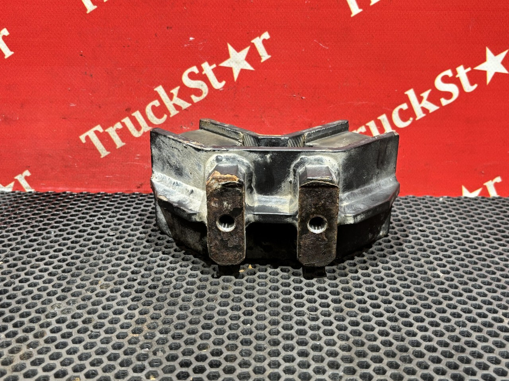 Подушка двигателя передняя