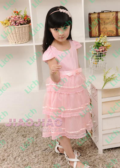 Платье однотонное с многослойной пышной юбкой