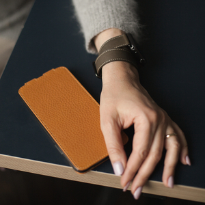 Чехол кожаный для iPhone 11 Pro желтого цвета