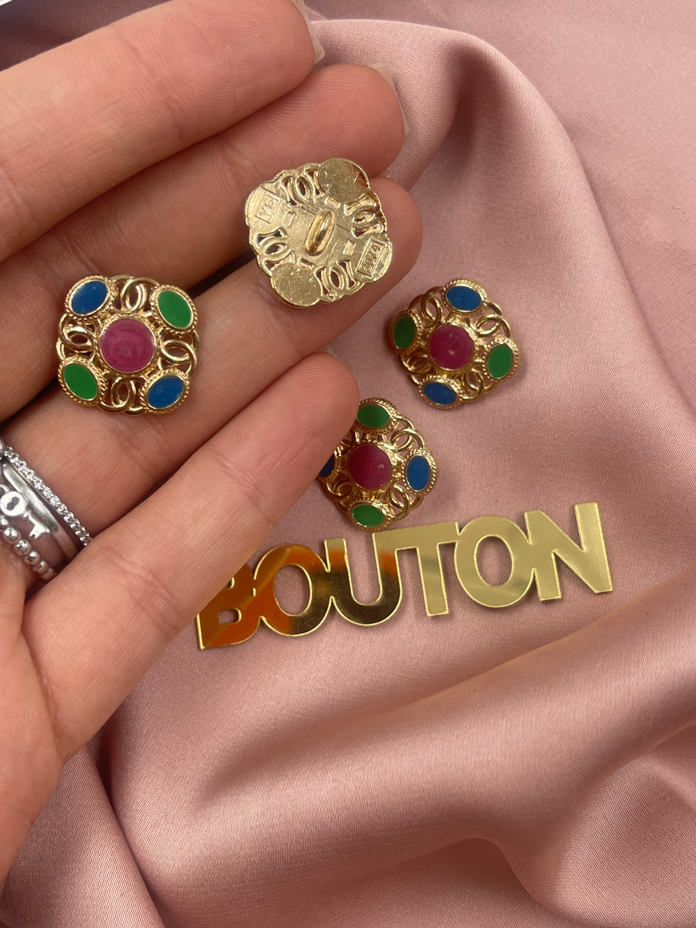Пуговицы золотые ажурные Шан. с разноцветной эмалью