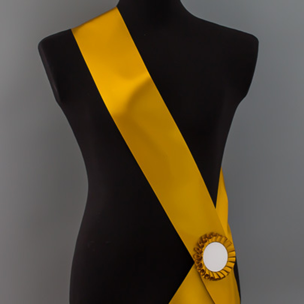 Лента наградная для конкурса красоты С НАНЕСЕНИЕМ. Цвет ленты ЗОЛОТИСТЫЙ. Крепление розетка с лого.