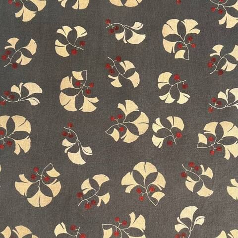 ЛЕПЕСТОК НА СЕРОМ