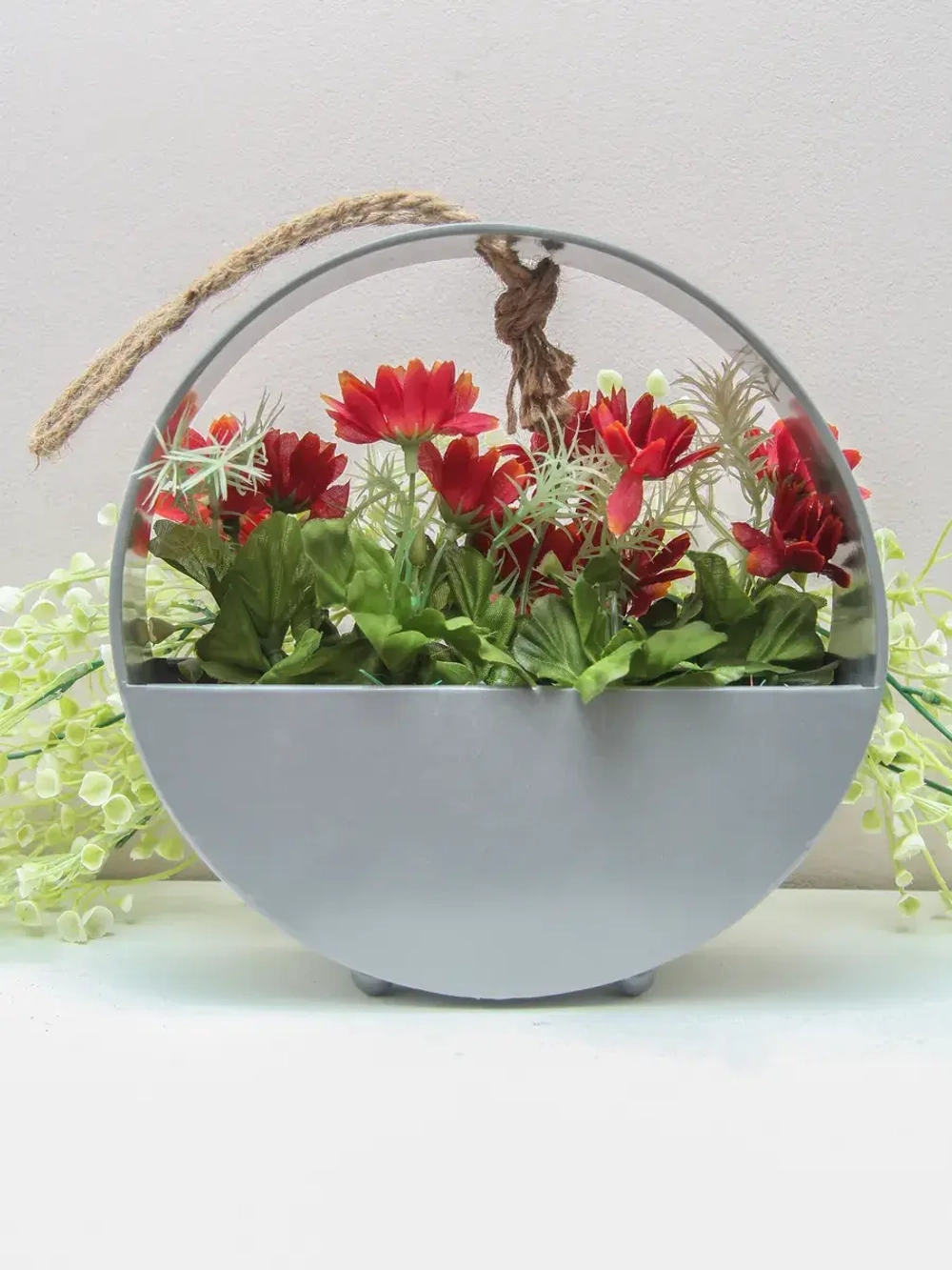 Кашпо подвесное с цветами