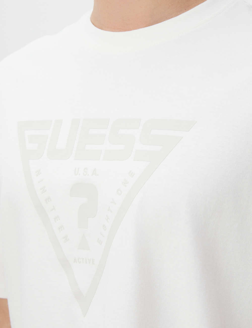 Футболка GUESS