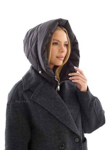 Графитовое двубортное пальто с манишкой