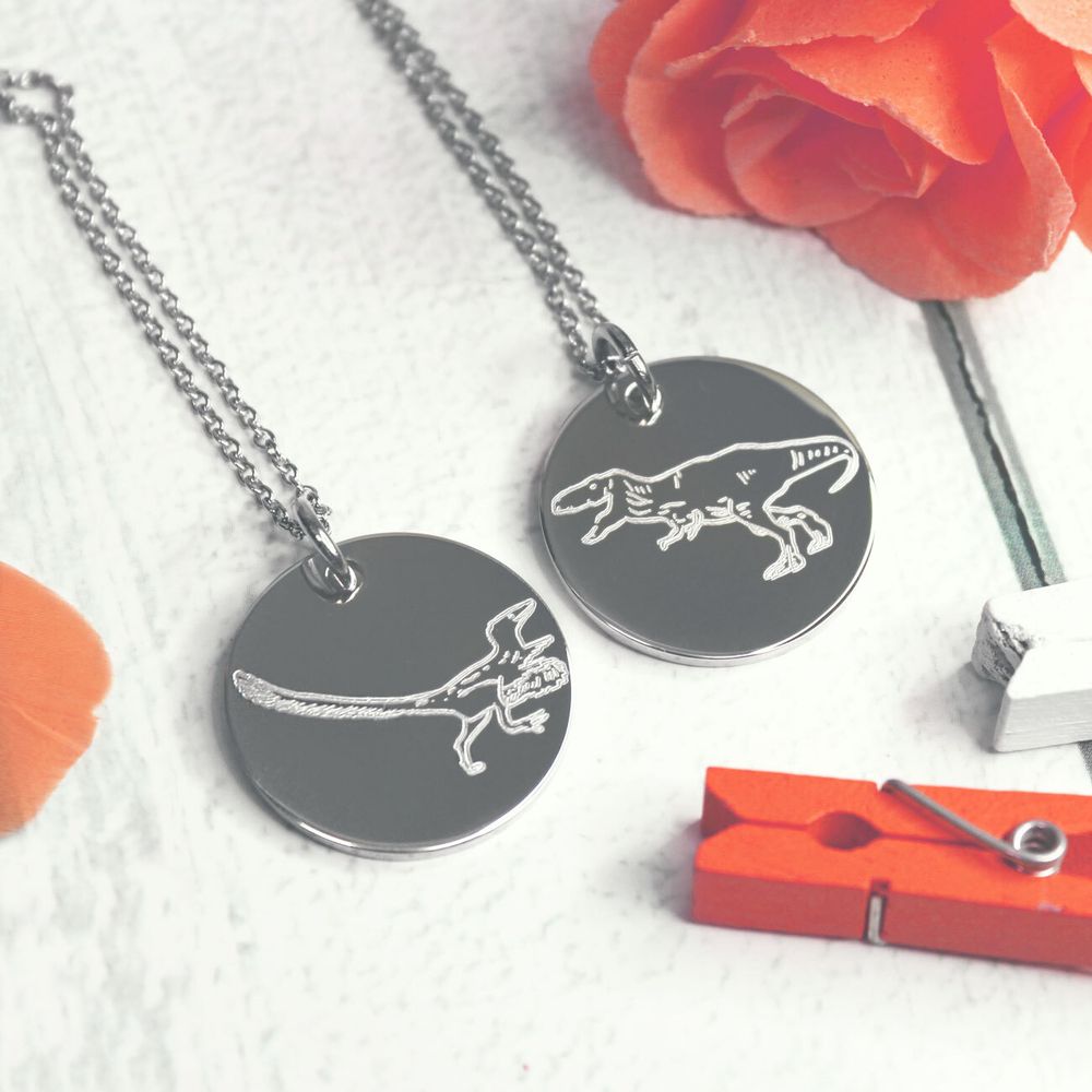 Парные кулоны из титана с гравировкой на заказ