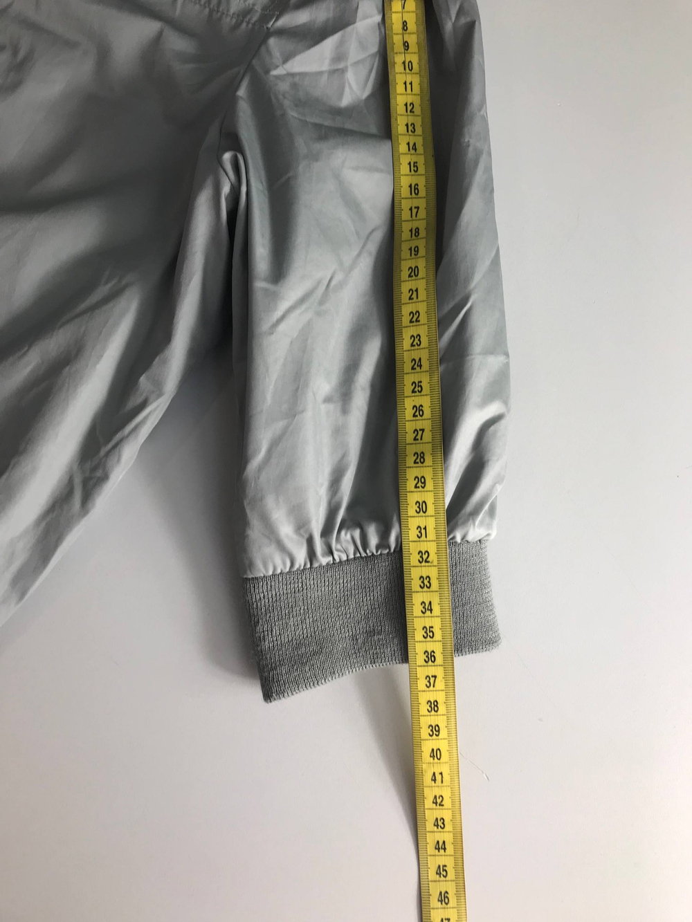 Бомбер тонкий, визуально на 42 размер