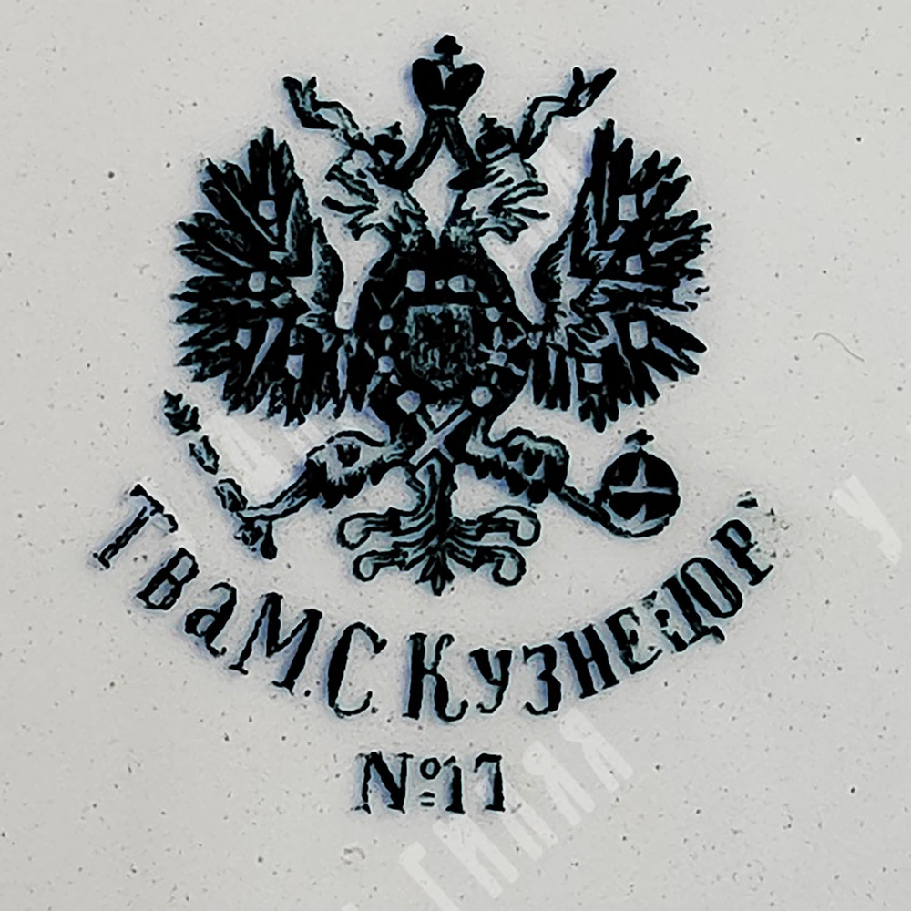 Четыре столовые тарелки с цветочным орнаментом. Фаянс, деколь. Кузнецовский фарфор. до 1900-гг.