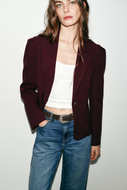 ZARA ПРИТАЛЕННЫЙ БЛЕЙЗЕР С ВЫРАЖЕННЫМИ ПЛЕЧАМИ, БУРГУНДИ