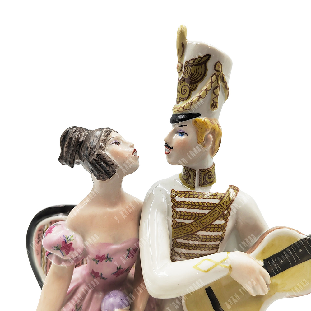 Старинный романс. Фарфоровая статуэтка. СССР. Киевский завод. Киевский ЭКХЗ. 1988 г. Высота 26,5 см.