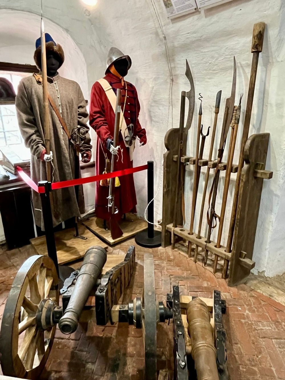 "Крутицкое подворье: жемчужина старой Москвы"- пешеходная групповая экскурсия по Москве.