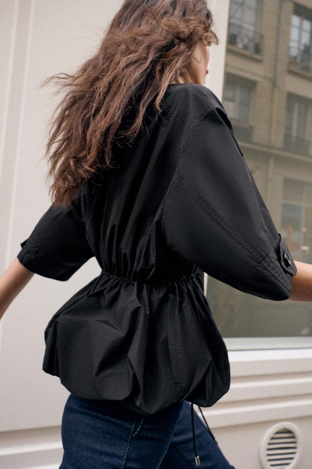 ZARA ПАРКА С КОРОТКИМИ РУКАВАМИ И ОБЪЕМНЫМ ПОДОЛОМ, ЧЕРНЫЙ