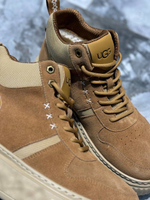 UGG