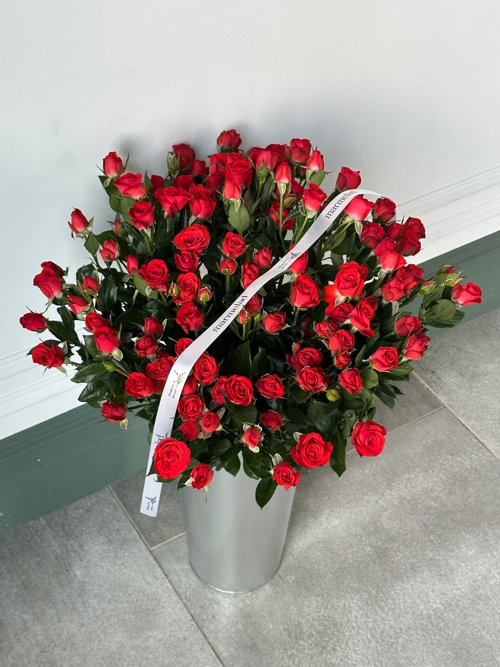 АКЦИЯ - красная кустовая роза - цена действует при заказе от 25шт