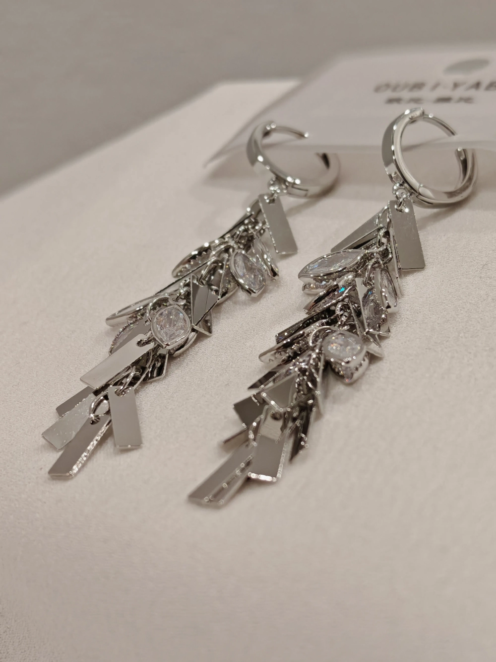 Серьги Oubi Yabi «Серебряная ветвь» Silver