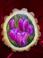 Тюльпаны - картина маслом на срезе дуба с корой | Художница Ольга Ефимова