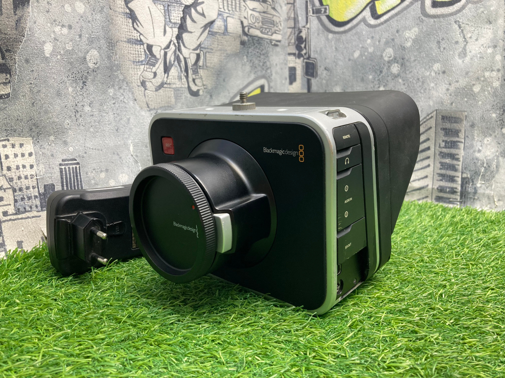 BlackMagic Cinema Camera 2.5K Canon EF