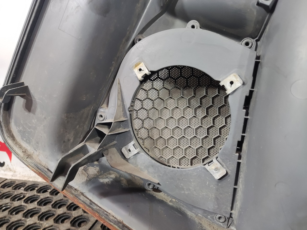 Обшивка двери левой 2018г.