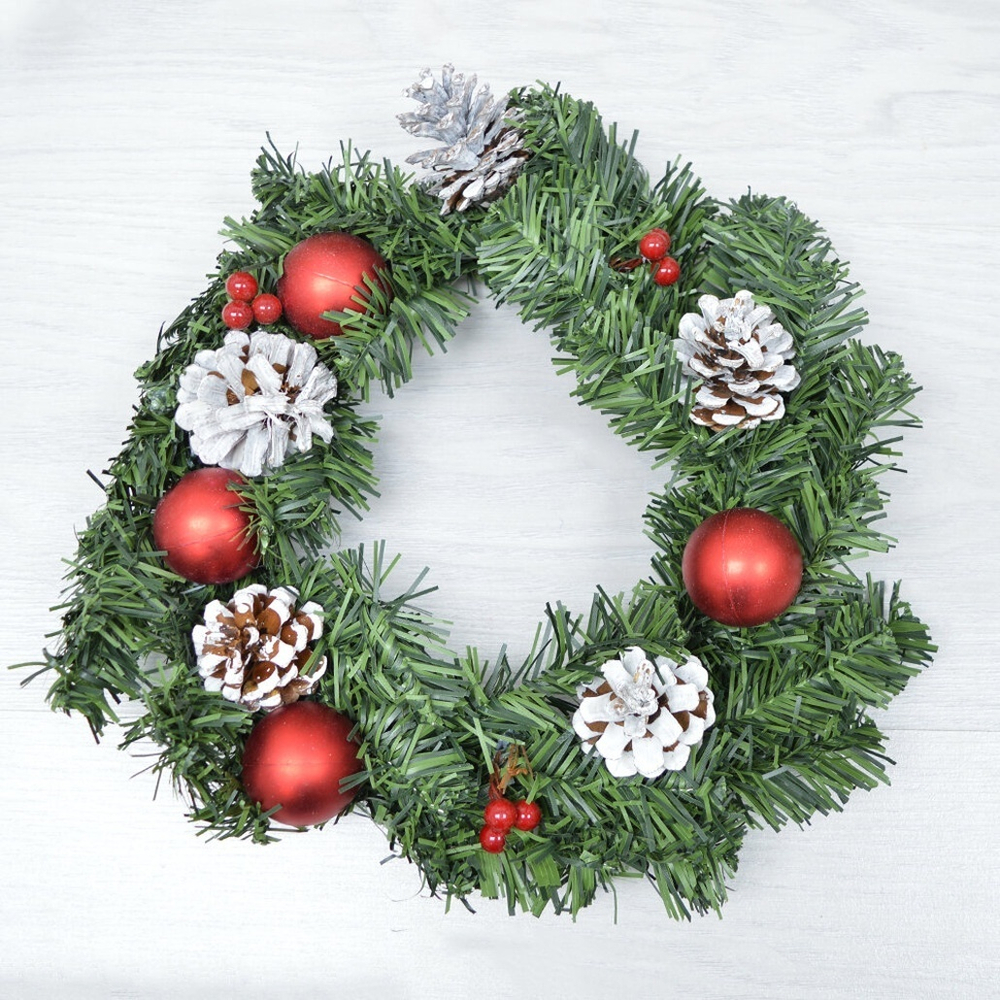 Украшение новогоднее "Венок хвойный с елочными шариками" 30см