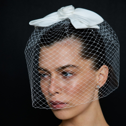 Вуаль круглая с бантом и розой