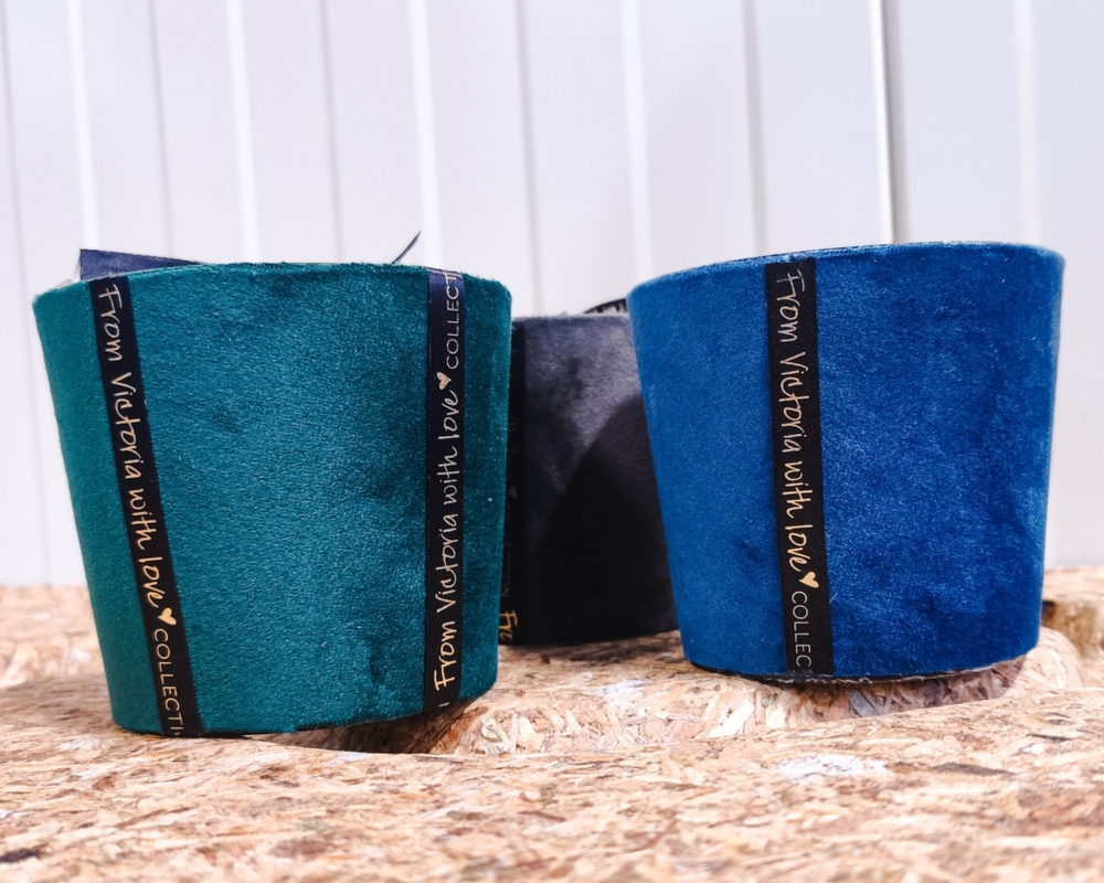 Свеча ароматическая 400г Victoria with Love Velvet blue