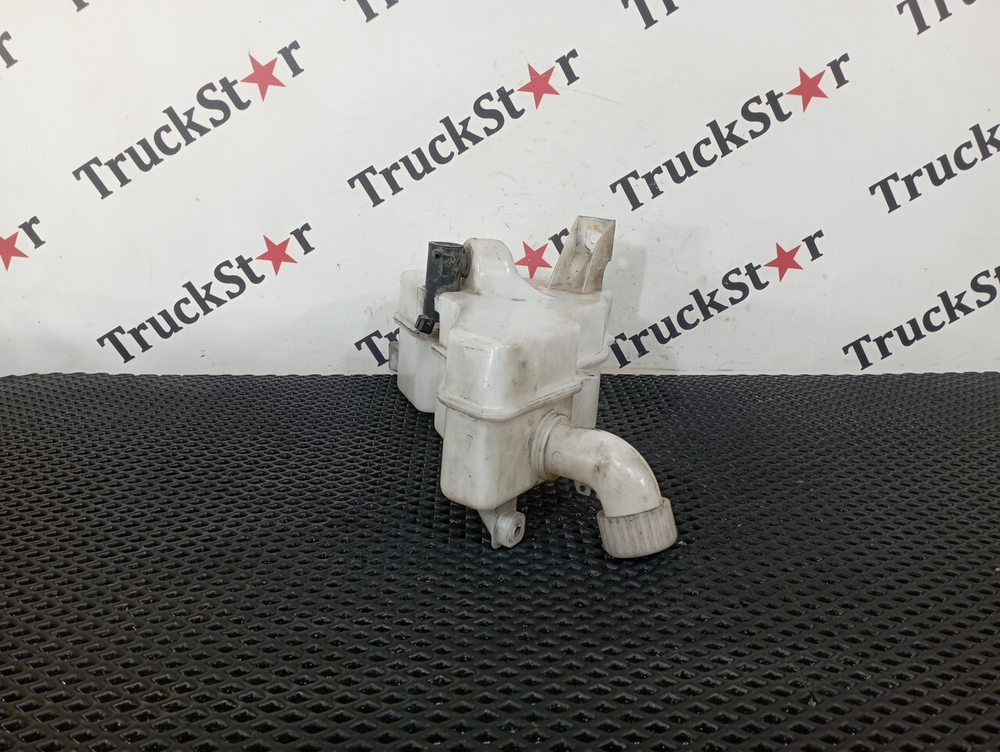 Бачок омывателя лобового стекла 2023г