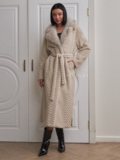 Длинная бежевая шуба из эко-меха