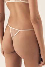 42516 BATTY/01X Трусы стринги