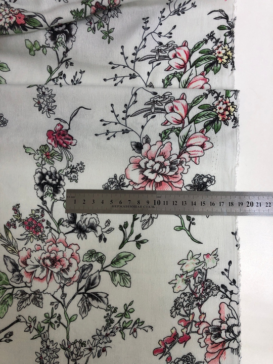 Марлевка жатка принт, вискоза цветы розовый/черный на светло сером