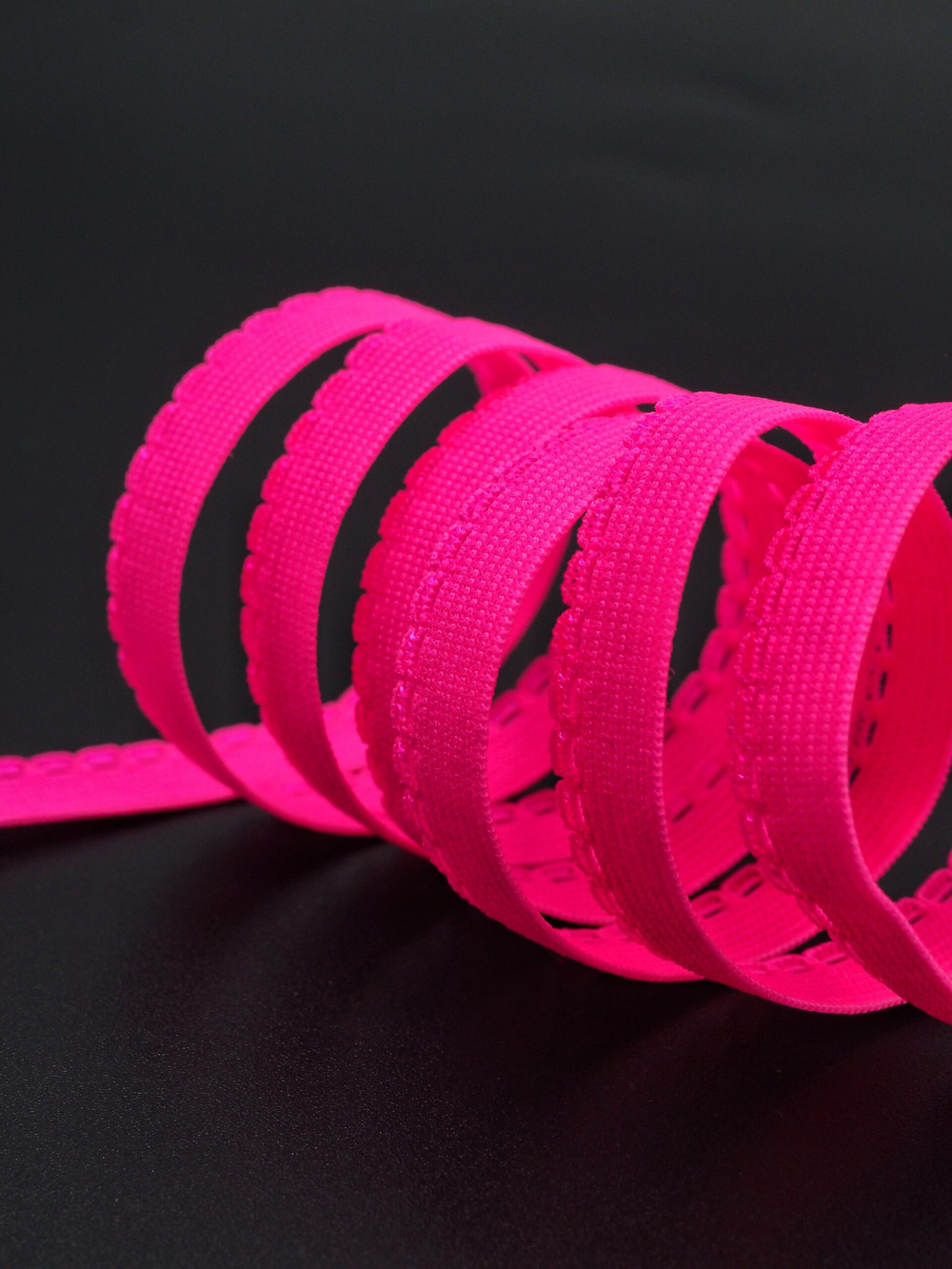 Бельевая резинка розовая неоновая ажурная ширина 10 мм с учетом фестона