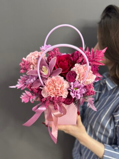 Сумочка с цветами в розовой гамме