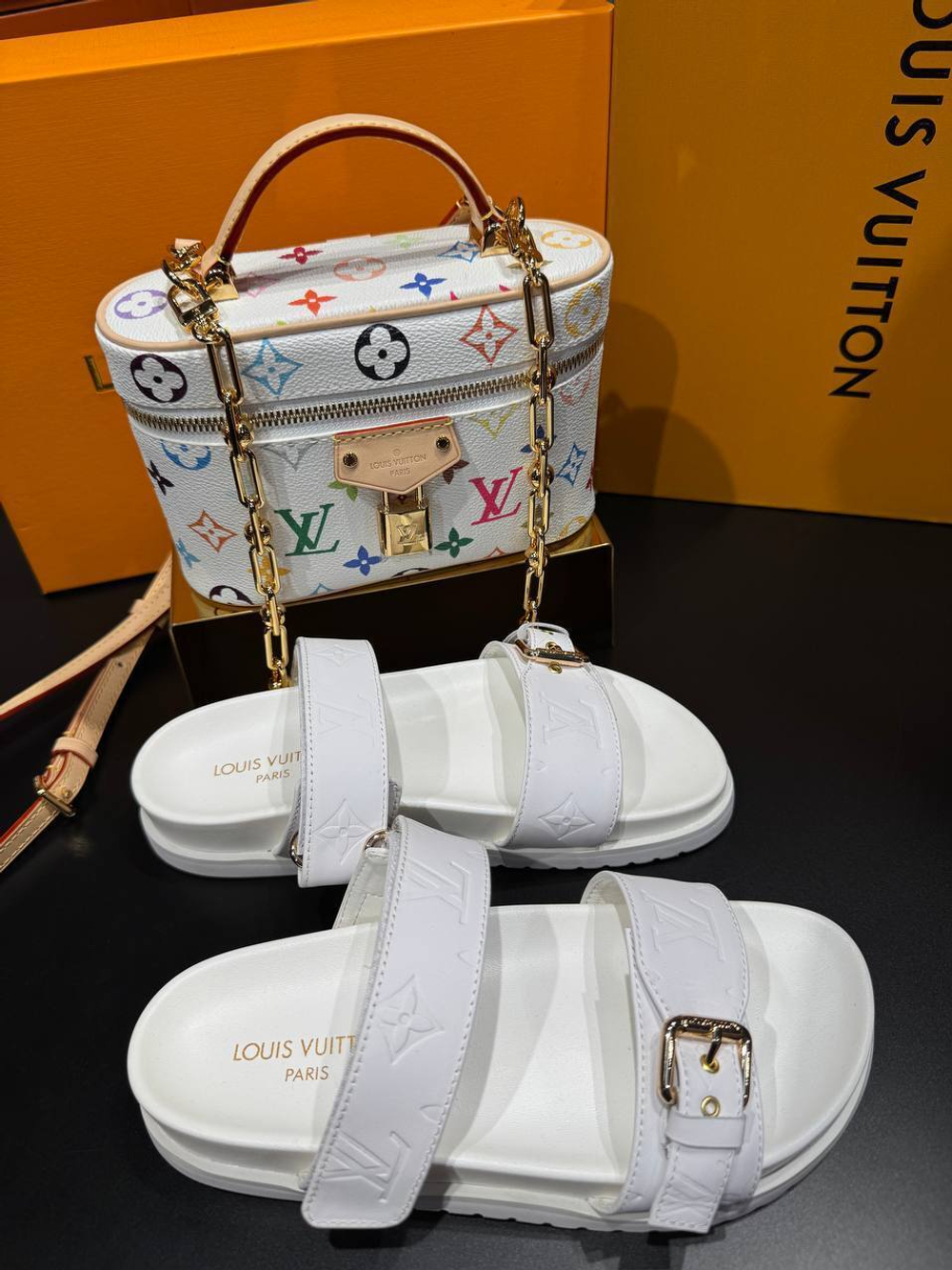 Шлепанцы Louis Vuitton