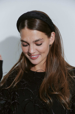 Ободок с фактурным рисунком и декором