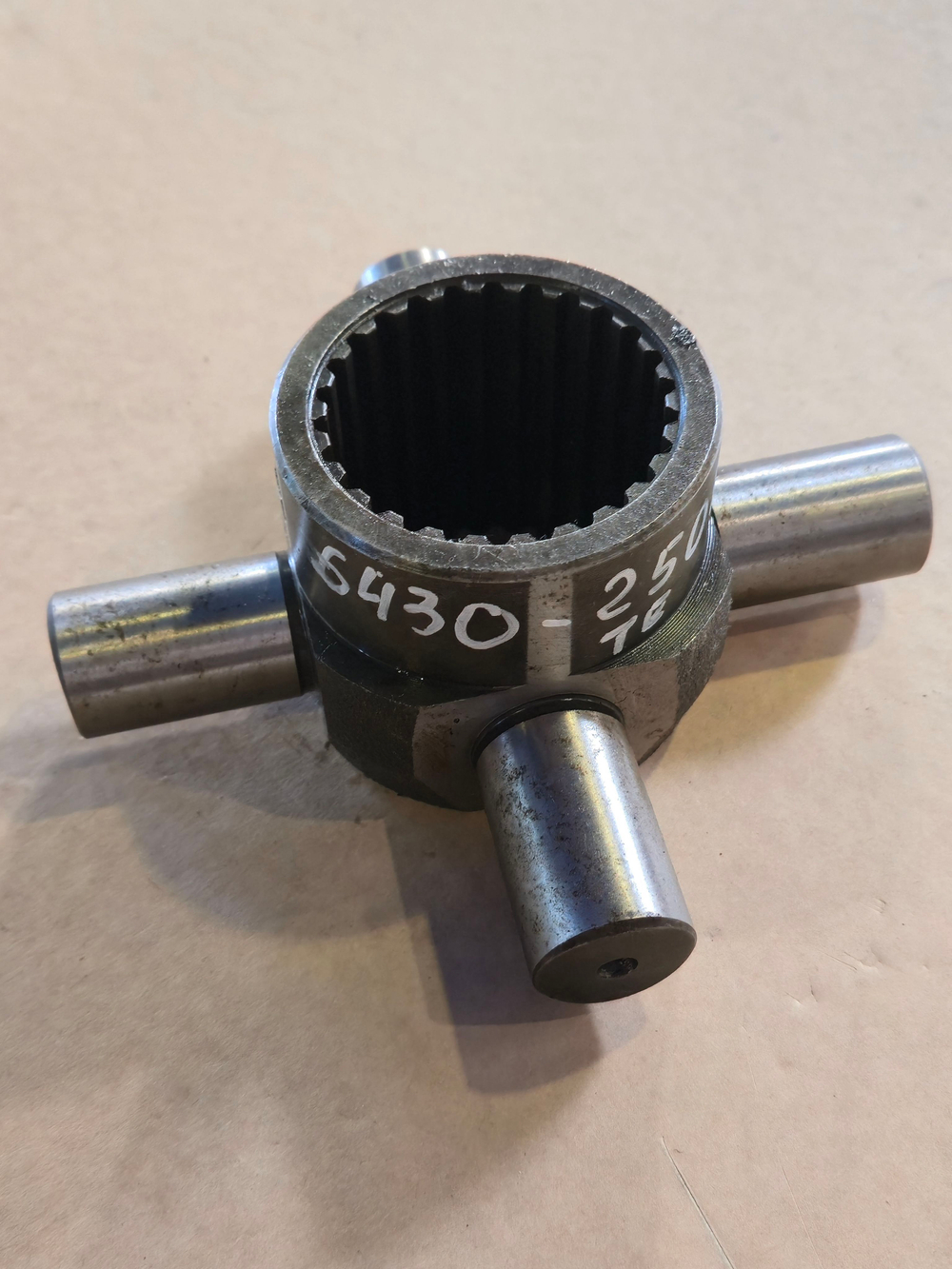 Крестовина МАЗ дифференциала межмостового ОАО МАЗ