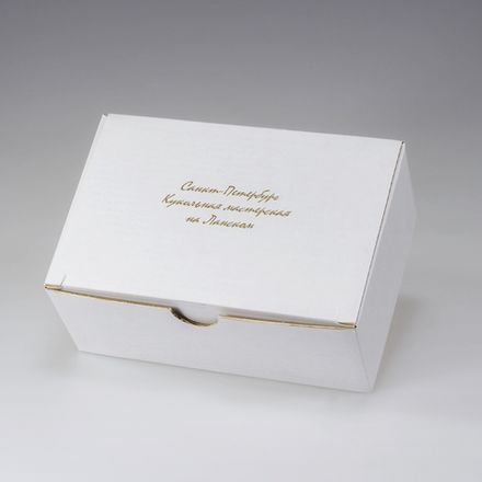 Коробка фирменная белая малая