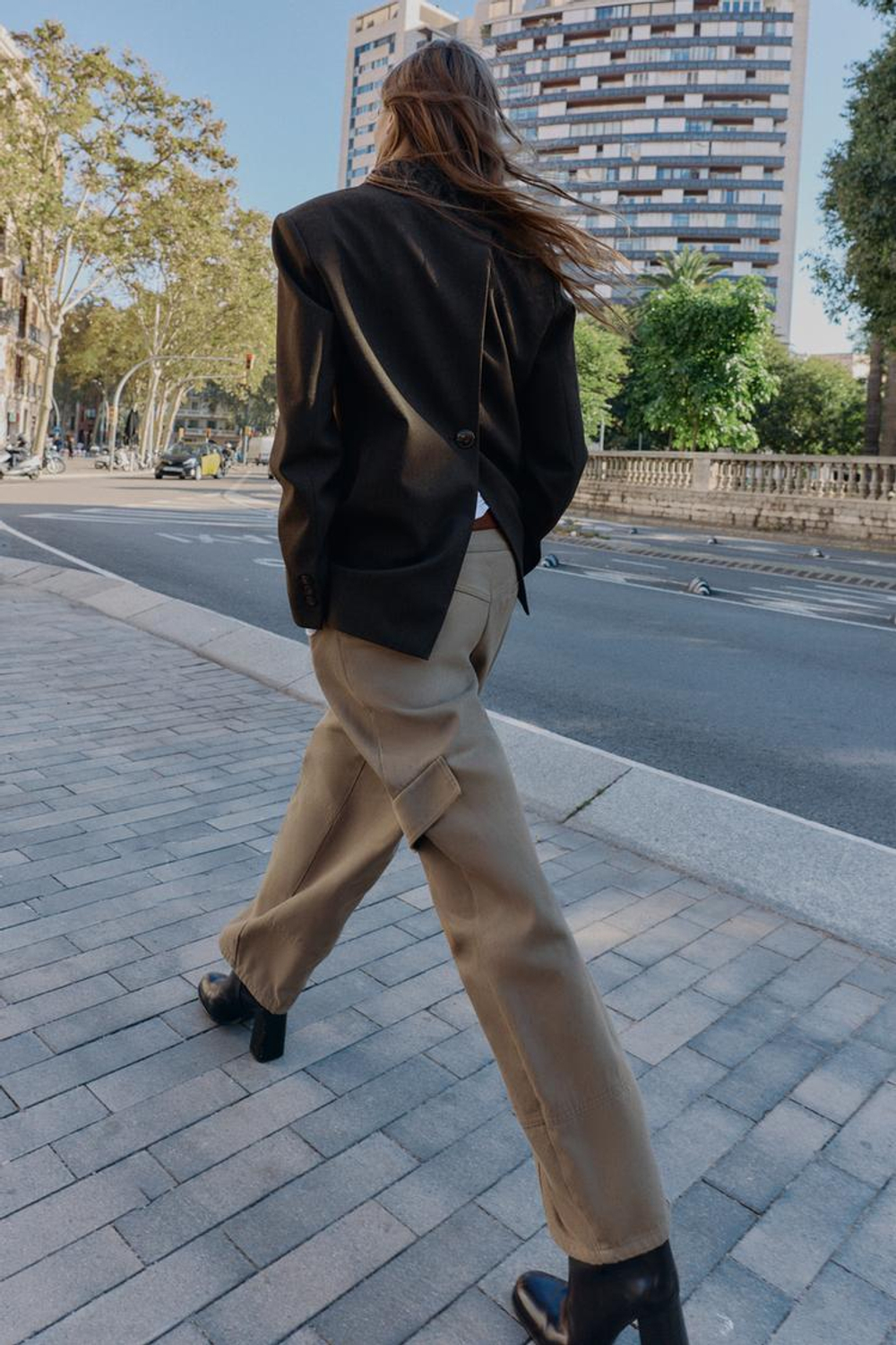 ZARA БЛЕЙЗЕР С ПОДПЛЕЧНИКАМИ, ПУГОВИЦА И РАЗРЕЗ СЗАДИ, КОРИЧНЕВЫЙ