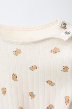 ZARA КОМПЛЕКТ ИЗ КУРТКИ, БОДИ И ЛЕГГИНСОВ С ПРИНТОМ «СОБАКИ», ЭКРЮ